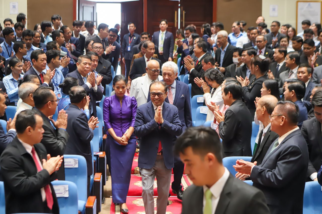 ឯកឧត្តមឧបនាយករដ្ឋមន្រ្តីប្រចាំការ វង្សី វិស្សុត