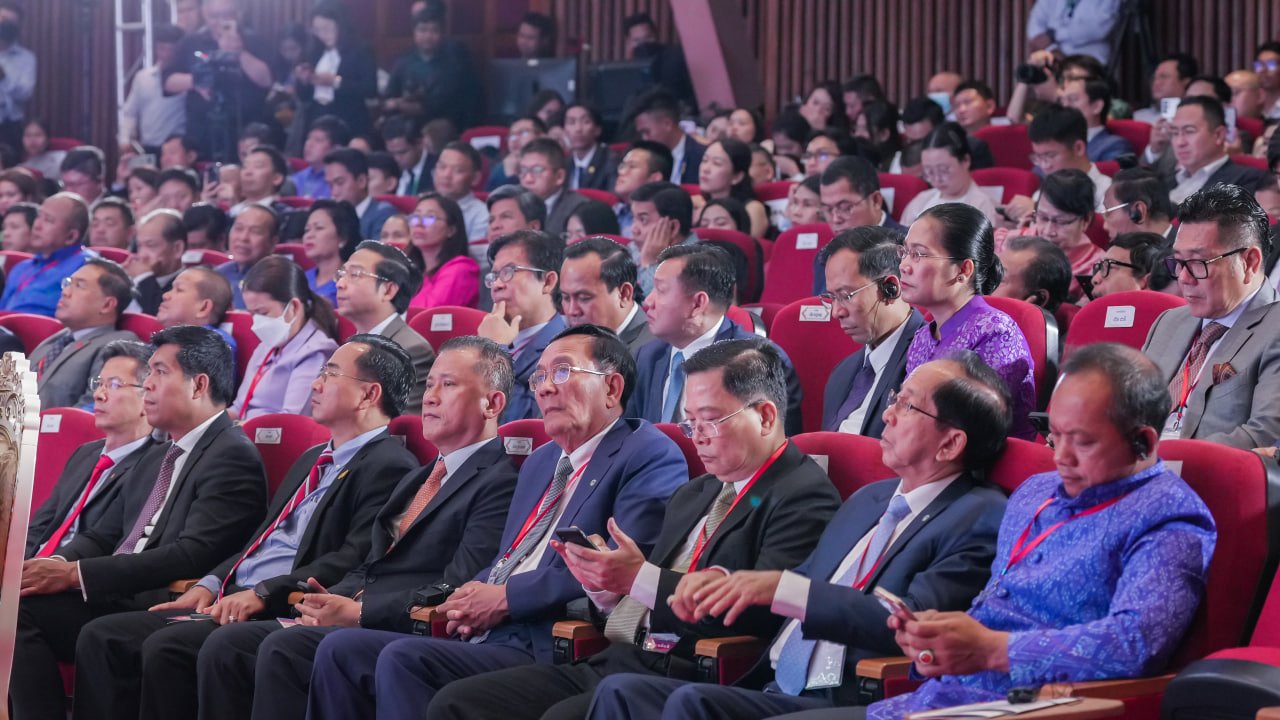 ឯកឧត្តមឧបនាយករដ្ឋមន្ត្រីប្រចាំការ វង្សី វិស្សុត