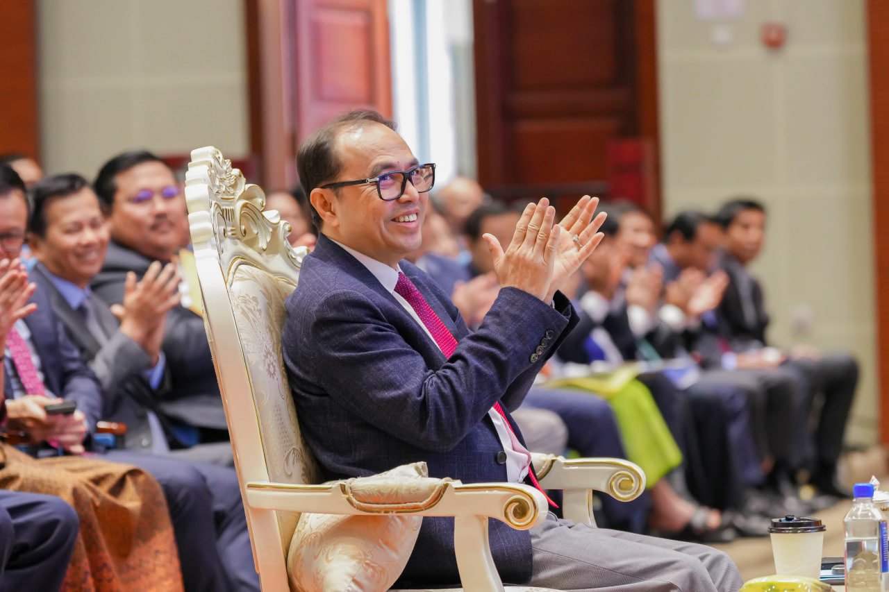 ឯកឧត្តមឧបនាយករដ្ឋមន្រ្តីប្រចាំការ វង្សី វិស្សុត