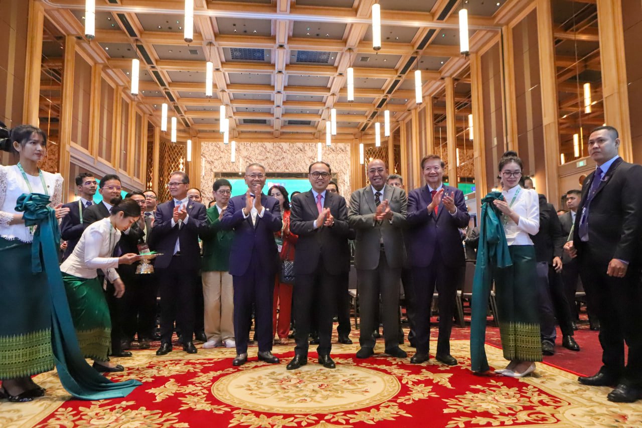 ឯកឧត្តមឧបនាយករដ្ឋមន្រ្តីប្រចាំការ វង្សី វិស្សុត