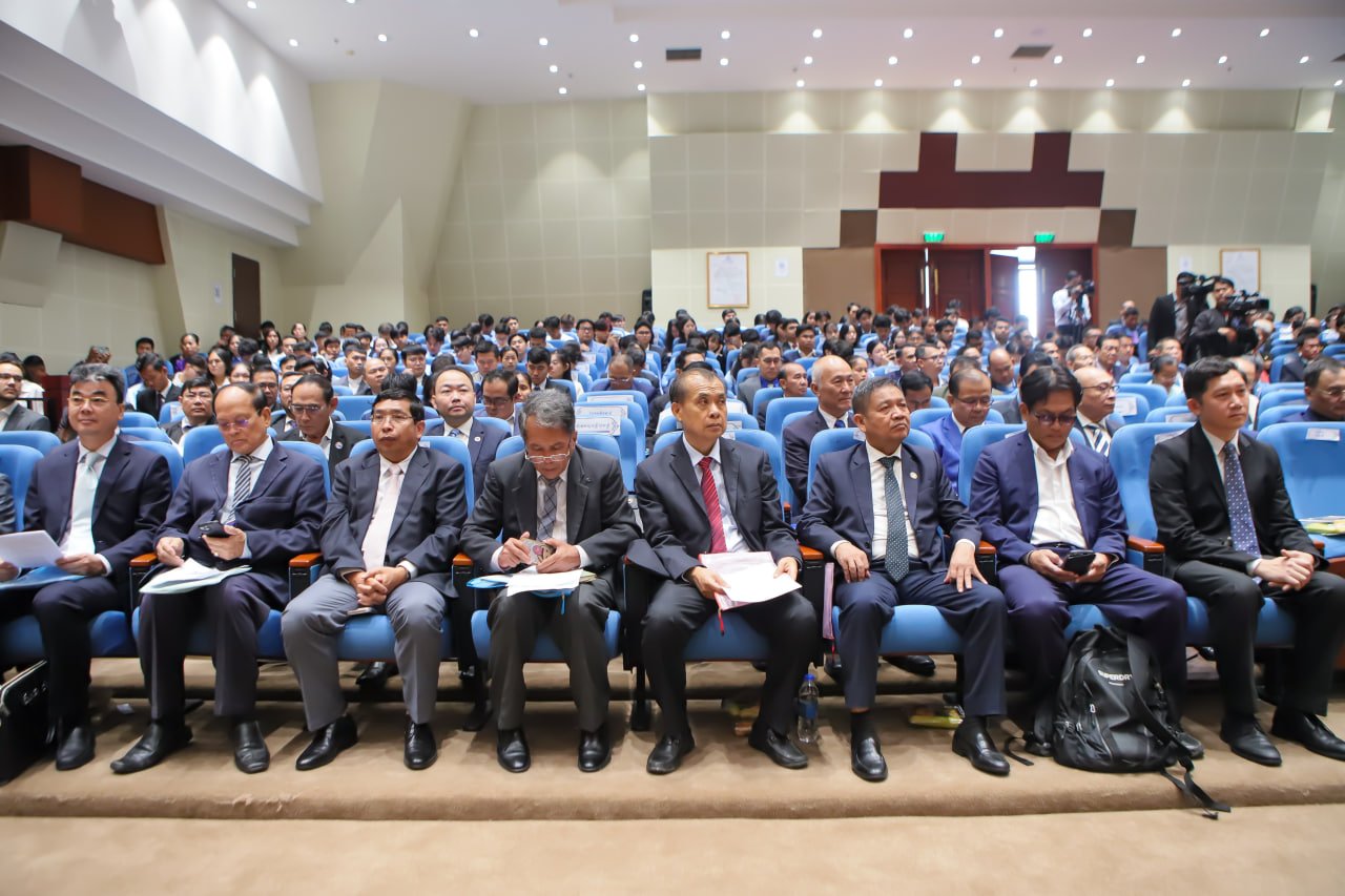 ឯកឧត្តមឧបនាយករដ្ឋមន្រ្តីប្រចាំការ វង្សី វិស្សុត