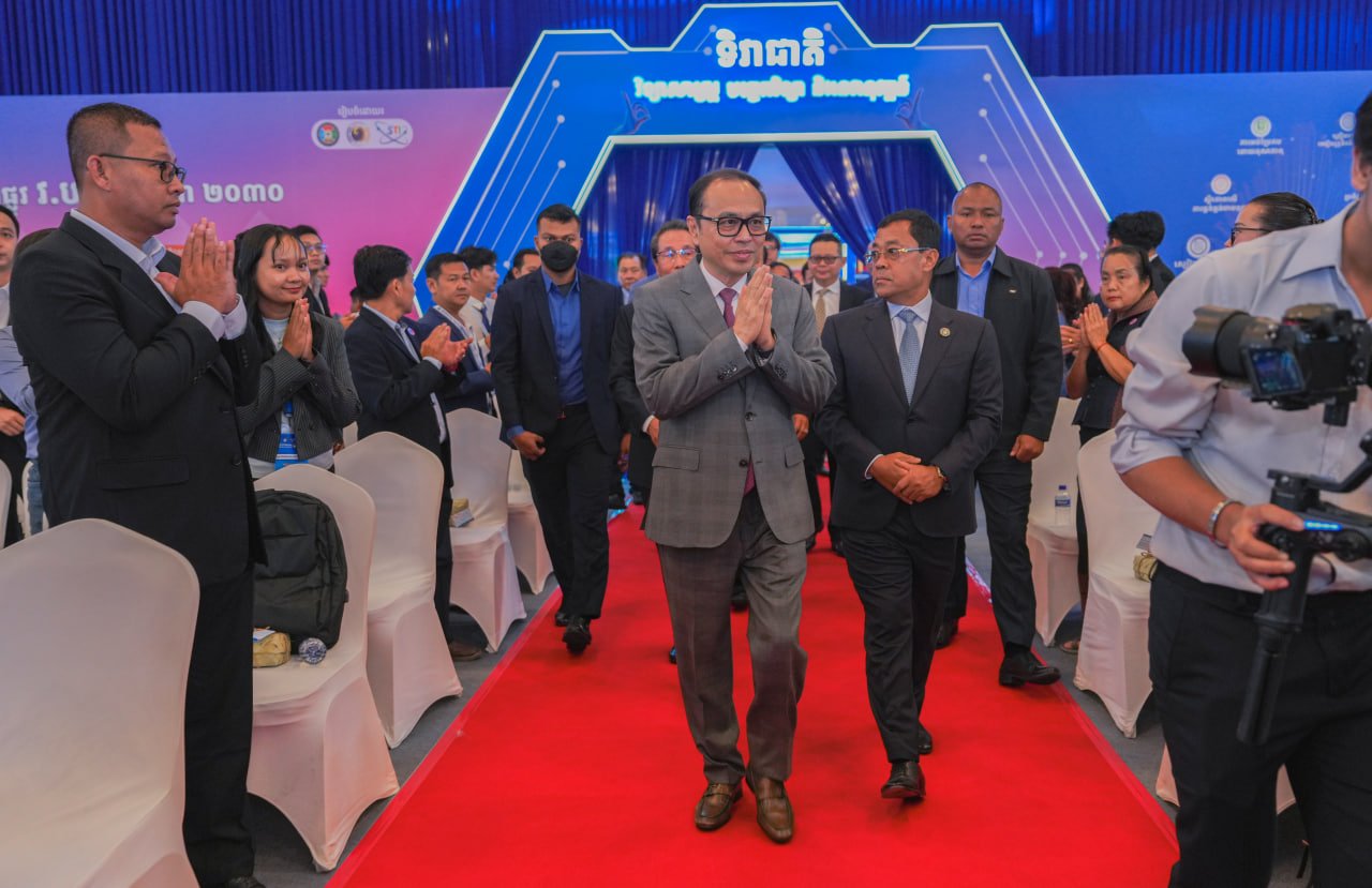 ឯកឧត្តមឧបនាយករដ្ឋមន្រ្តីប្រចាំការ វង្សី វិស្សុត