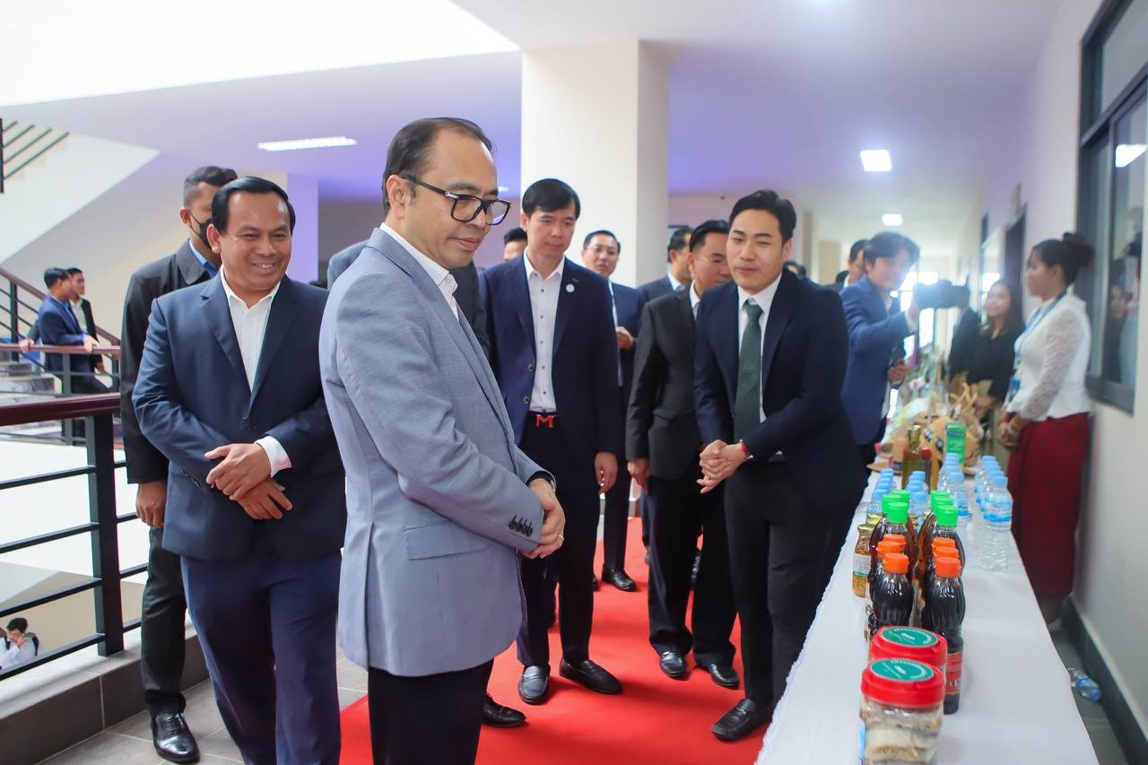 ឯកឧត្ដមឧបនាយករដ្ឋមន្រ្តីប្រចាំការ វង្សី វិស្សុត
