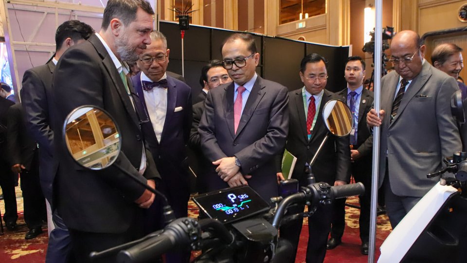 ឯកឧត្តមឧបនាយករដ្ឋមន្រ្តីប្រចាំការ វង្សី វិស្សុត