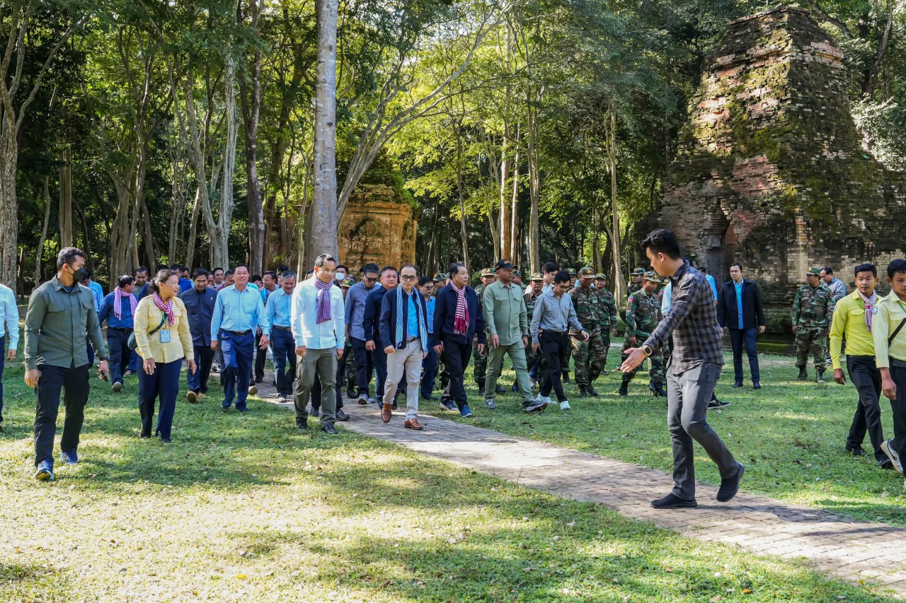 ឯកឧត្តមឧបនាយករដ្ឋមន្ត្រីប្រចាំការ វង្សី វិស្សុត