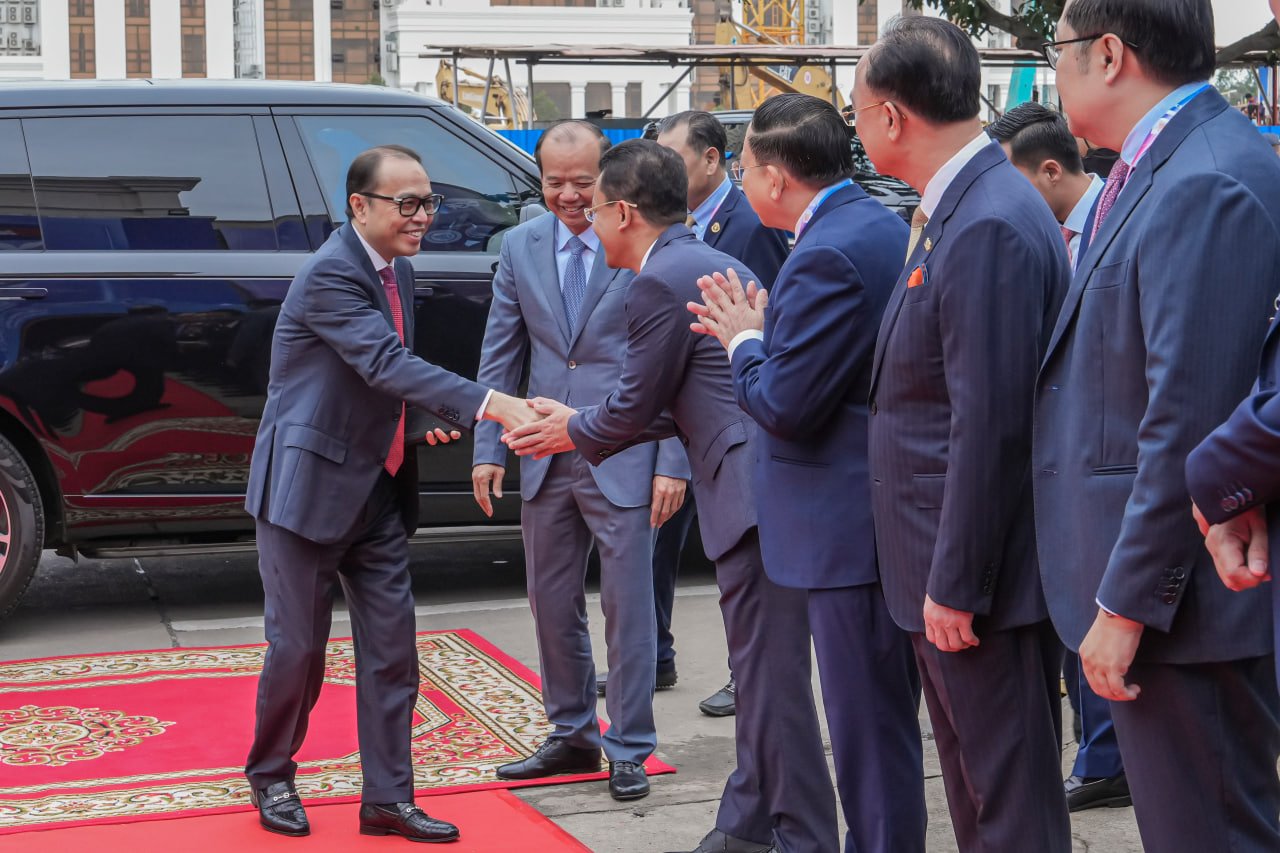 ឯកឧត្តមឧបនាយករដ្ឋមន្ត្រីប្រចាំការ វង្សី វិស្សុត