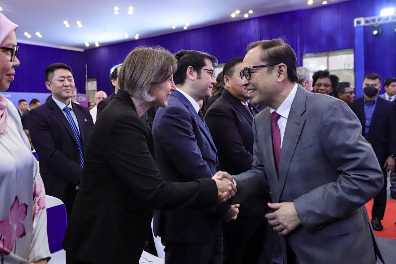 ឯកឧត្តមឧបនាយករដ្ឋមន្រ្តីប្រចាំការ វង្សី វិស្សុត