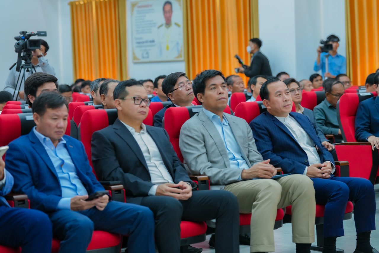 ឯកឧត្តមឧបនាយករដ្ឋមន្រ្តីប្រចាំការ វង្សី វិស្សុត