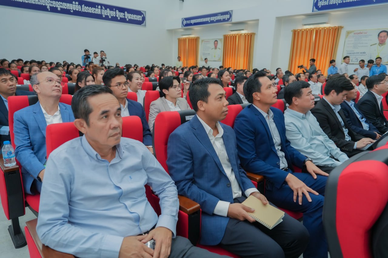 ឯកឧត្តមឧបនាយករដ្ឋមន្រ្តីប្រចាំការ វង្សី វិស្សុត