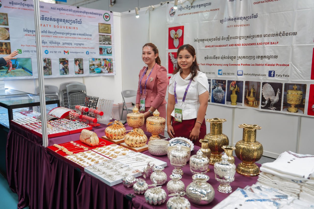 ឯកឧត្តមឧបនាយករដ្ឋមន្ត្រីប្រចាំការ វង្សី វិស្សុត