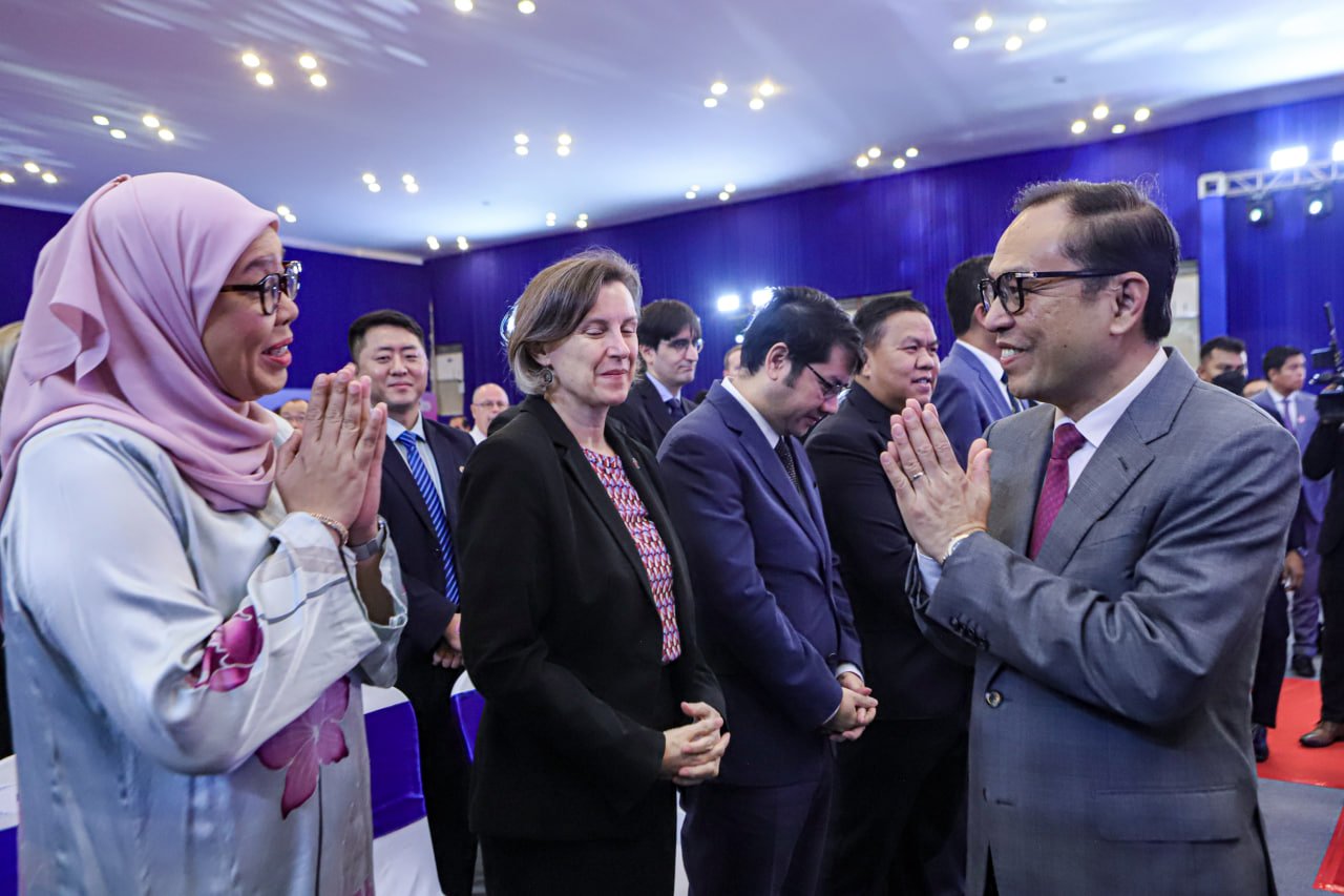 ឯកឧត្តមឧបនាយករដ្ឋមន្រ្តីប្រចាំការ វង្សី វិស្សុត