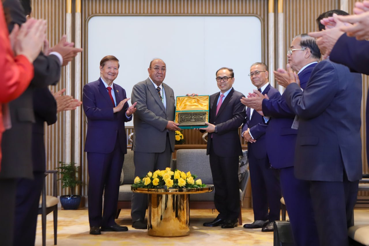 ឯកឧត្តមឧបនាយករដ្ឋមន្រ្តីប្រចាំការ វង្សី វិស្សុត