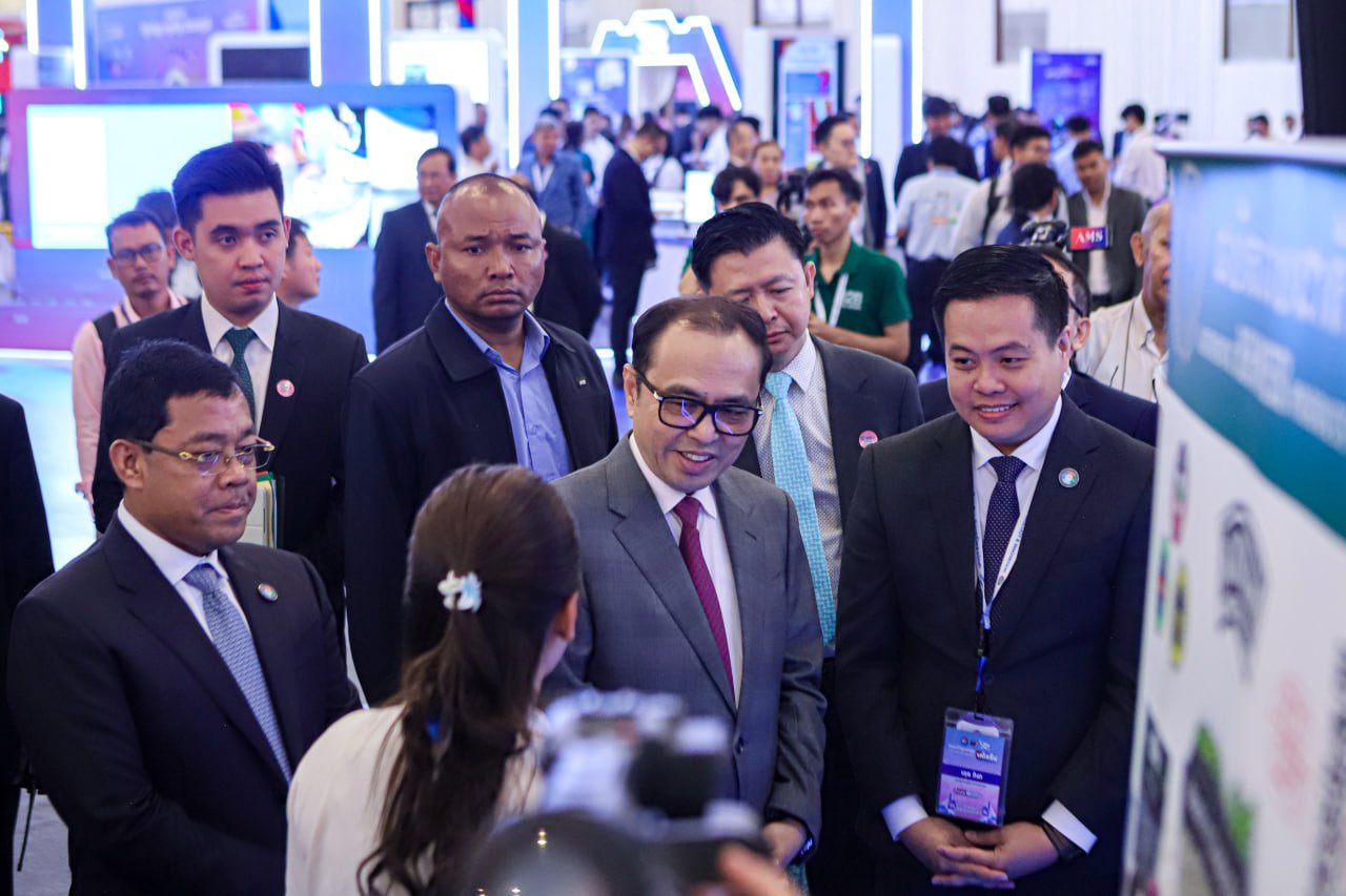 ឯកឧត្តមឧបនាយករដ្ឋមន្រ្តីប្រចាំការ វង្សី វិស្សុត