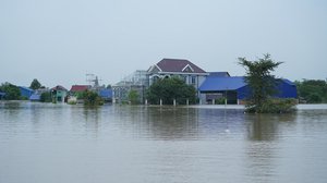 ទឹកជំនន់ស្ទឹងព្រែកត្នោតជន់លិចផ្ទះប្រជាពលរដ្ឋ