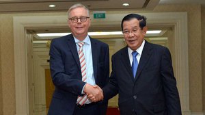 រូបភាព​ឯកសារ​នៃការចូលជួប​សម្ដែង​ការគួរសម​របស់​លោក​ទូត​ស៊ុយអែត ជាមួយ​សម្ដេច​តេជោ ហ៊ុន សែន កាលពីខែ​ធ្នូ ឆ្នាំ​២០១៩។ រូបភាព៖ pressocm.gov.kh