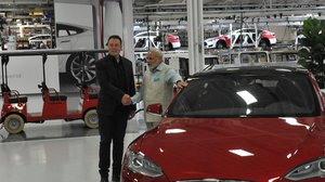 មហាសេដ្ឋីអាមេរិកម្ចាស់ក្រុមហ៊ុនតេស្លា លោក អេឡុន ម៉ាស បានបង្ហើបអំពីការបង្កើតរោងចក្រTesla នៅឥណ្ឌាបាន លុះត្រាតែរដ្ឋាភិបាលឥណ្ឌាកាត់បន្ថយពន្ធនាំចូលរថយន្តអគ្គិសនីឲ្យនៅទាបជាងមុនសិន។