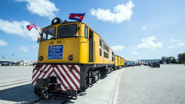 រថភ្លើង​របស់​ក្រុមហ៊ុន Royal Railway ដែល​ជា​បុត្រ​សម្ព័ន្ធ​ក្រុមហ៊ុន Royal Group។ រូបភាព៖ គេហ​ទំព័រ Royal Railway