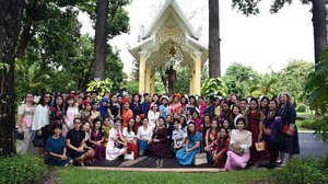 សហគ្រិន​ស្ត្រី​កម្ពុជា​ថតរូប​ជុំគ្នា​ជា​អនុស្សាវរីយ៍។ រូបភាព៖ សមាគម​សហគ្រិន​ស្ត្រី​កម្ពុជា